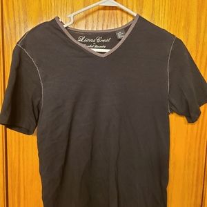 Lions Crest v-neck medium